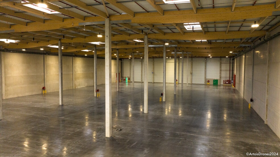 55 Rue Du Capitaine Picavet, Leers for lease - Building Photo - Image 2 of 6