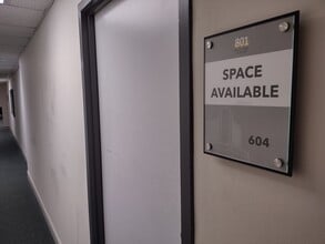 801 W Bay Dr, Largo, FL à louer Photo du bâtiment- Image 1 de 12