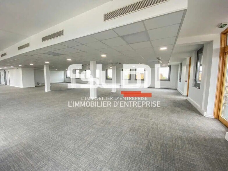 Office in Colombier-Saugnieu for lease - Interior Photo - Image 3 of 9