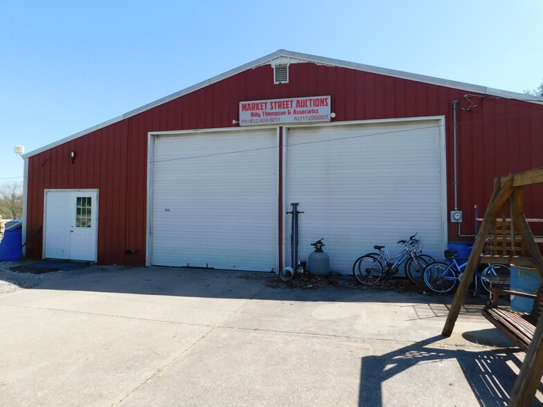 1000 W Market St, Salem, IN for sale - Primary Photo - Image 1 of 4