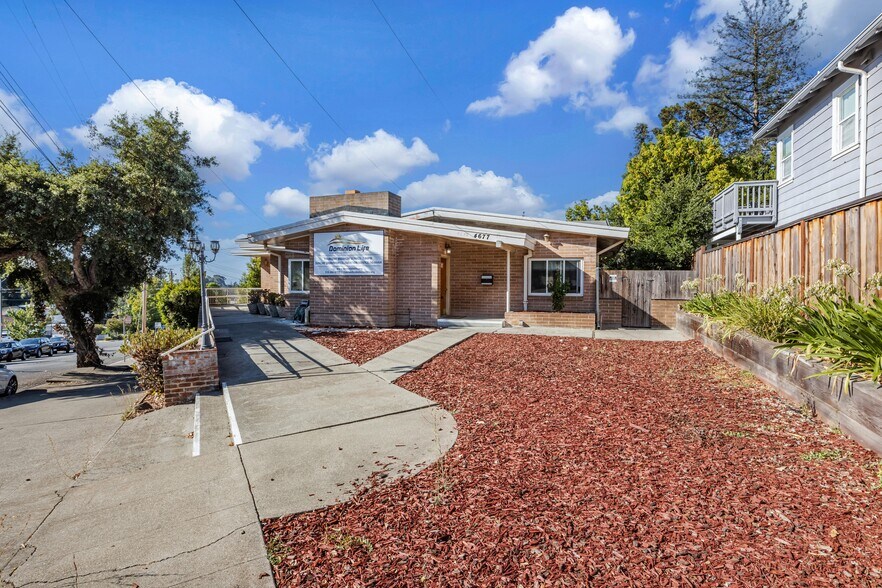 4677 Tompkins Ave, Oakland, CA à vendre - Photo du bâtiment - Image 1 de 52