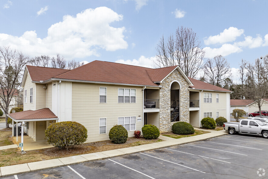 3025-3146 Baroda Ln, Charlotte, NC à vendre - Photo principale - Image 1 de 1