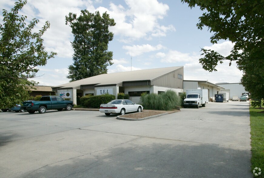 724 City Center Blvd, Newport News, VA for lease - Building Photo - Image 2 of 27