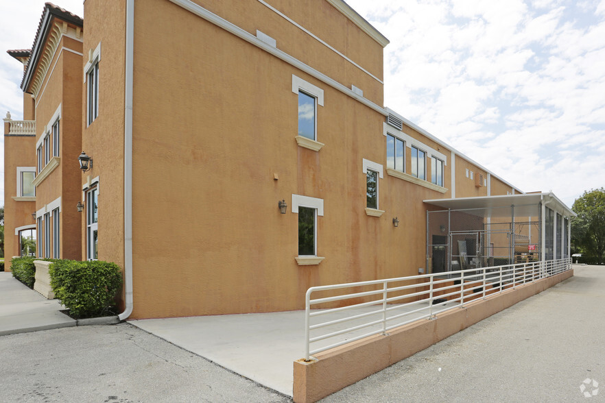 3333 Renaissance Blvd, Bonita Springs, FL for lease - Building Photo - Image 3 of 16