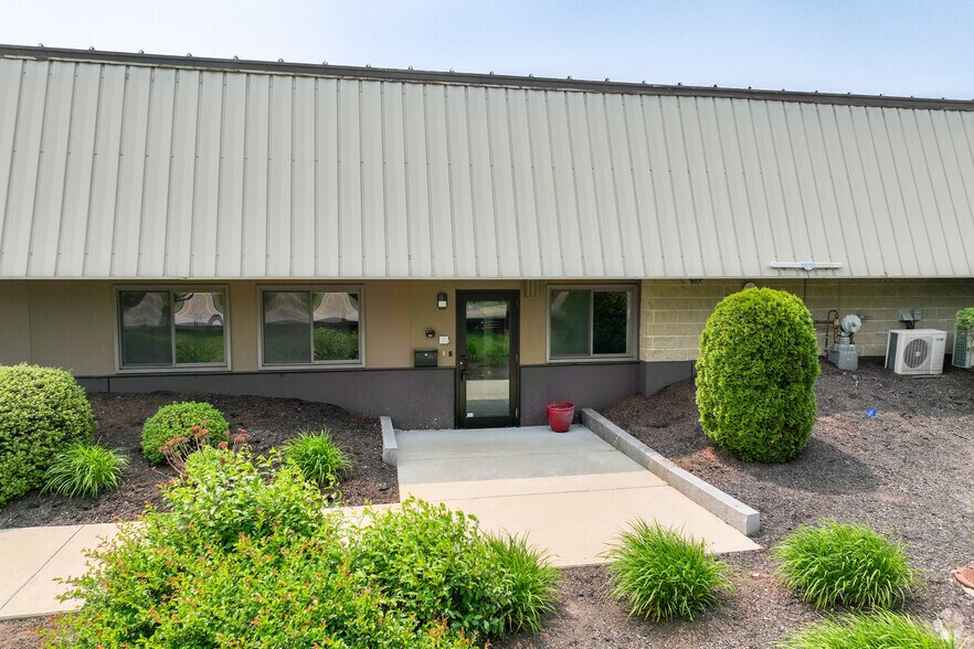 6 Norfolk Ave, Easton, MA à vendre - Photo du bâtiment - Image 2 de 4