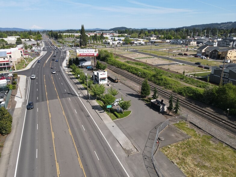 21150 SW Tualatin Valley Hwy, Beaverton, OR for sale - Building Photo - Image 2 of 7