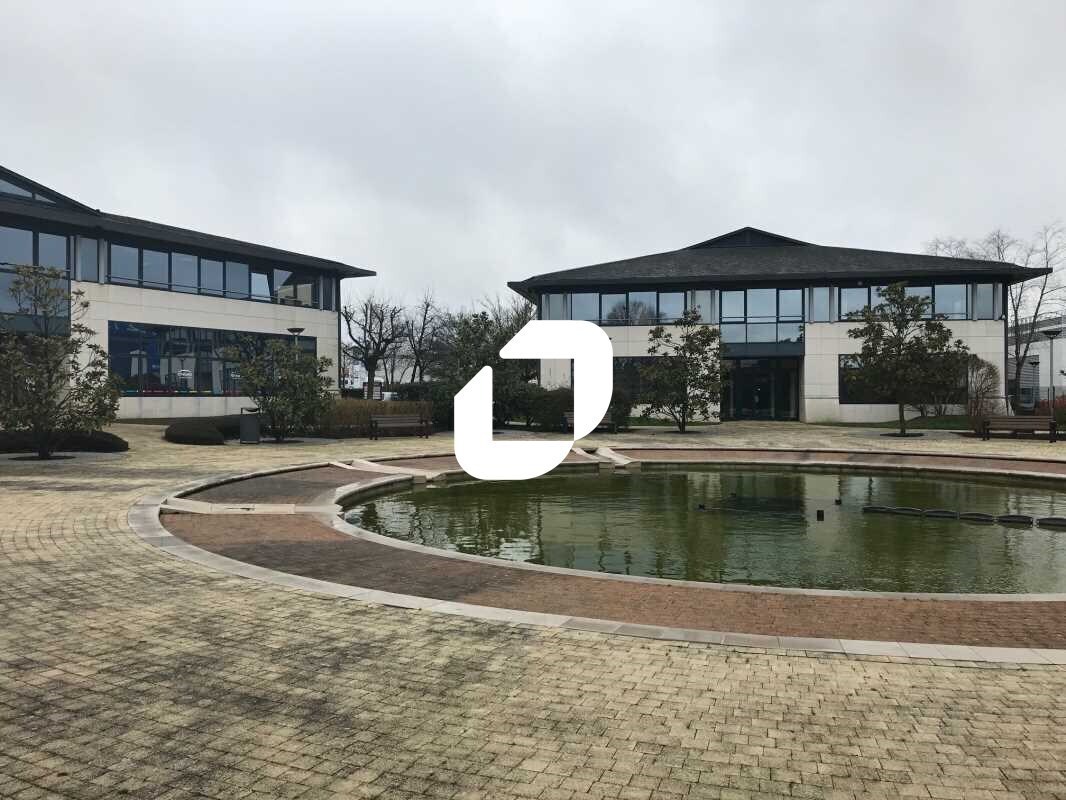 Flex in Trappes for lease Building Photo- Image 1 of 5