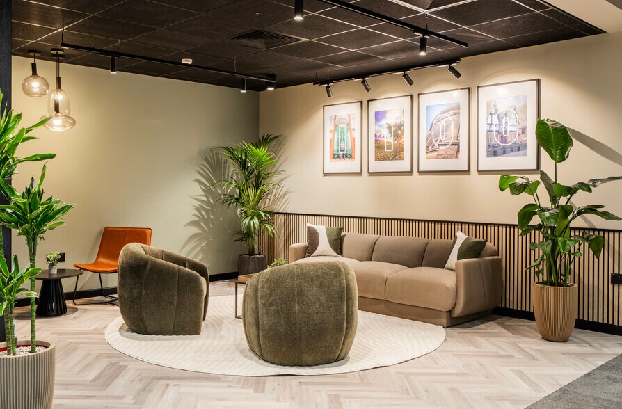 1100 Daresbury Park, Warrington à louer - Photo du bâtiment - Image 2 de 13