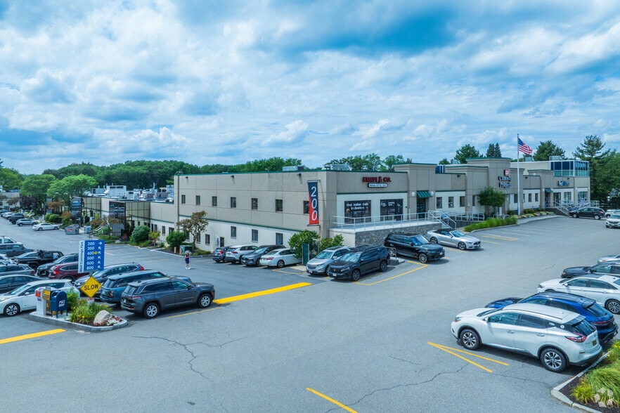 200-280 W Cummings Park, Woburn, MA for lease - Primary Photo - Image 1 of 6