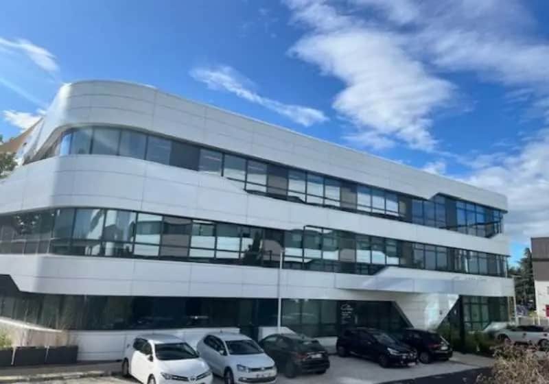 Office in CHAMPAGNE-AU-MONT-D'OR for lease Building Photo- Image 1 of 9