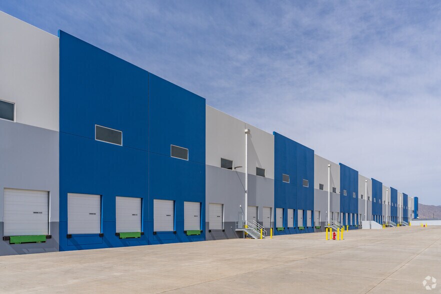 NWC Indian School Rd & W Minnezona Ave, Goodyear, AZ à louer - Photo du bâtiment - Image 2 de 17