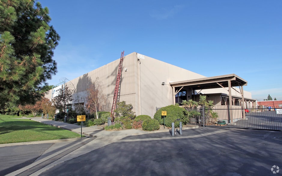 8966 Mason Ave, Chatsworth, CA for lease - Primary Photo - Image 1 of 6