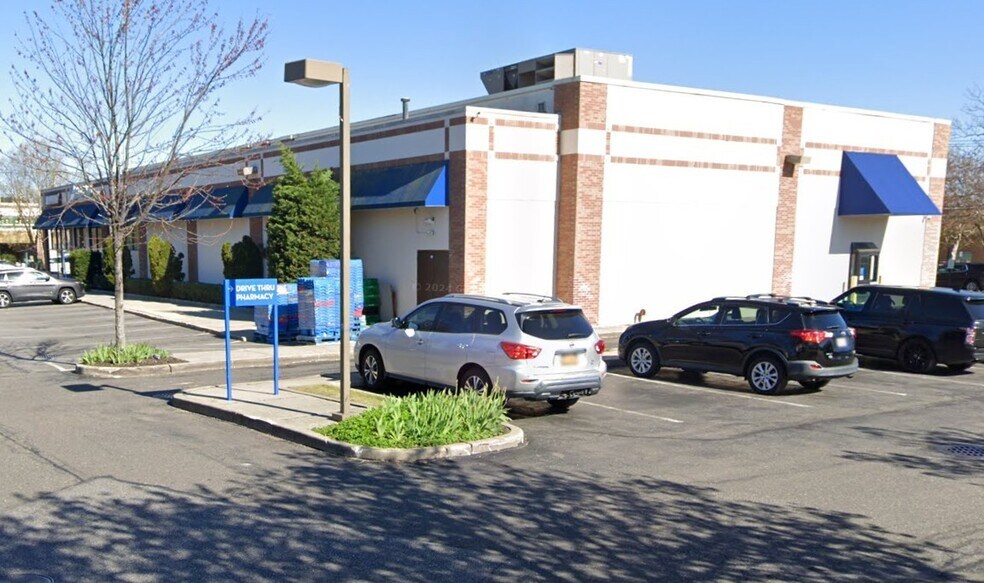 4-18 Indian Head Rd, Kings Park, NY à louer - Photo du bâtiment - Image 2 de 8