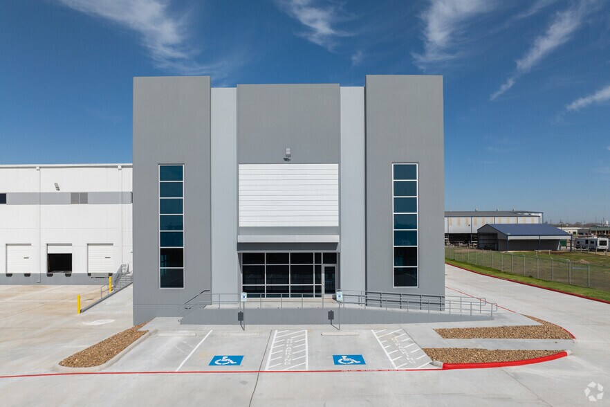 2830 E Pasadena Blvd, Deer Park, TX à louer - Photo du bâtiment - Image 3 de 9
