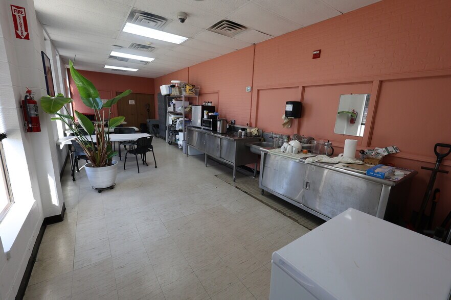 441-463 44th St SE, Grand Rapids, MI for lease - Building Photo - Image 2 of 5