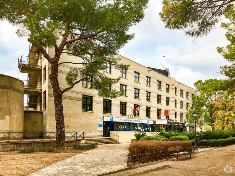 Vente au détail dans Alcalá De Henares, MAD à vendre - Photo du bâtiment - Image 2 de 2