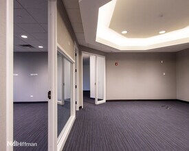 750 Warrenville Rd, Lisle, IL à louer Photo intérieure- Image 2 de 13