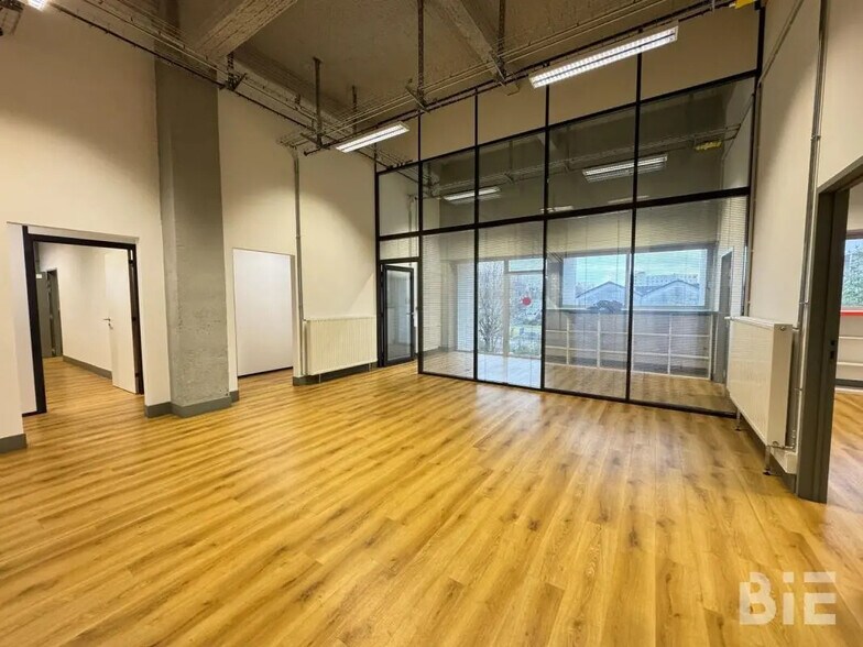 Office in Bègles for lease - Interior Photo - Image 2 of 6