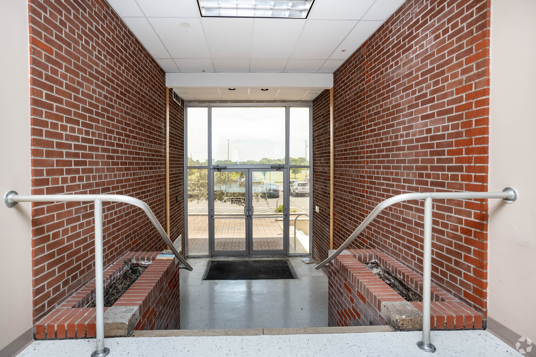 1 General Motors Dr, Syracuse, NY for lease Interior Photo- Image 1 of 9