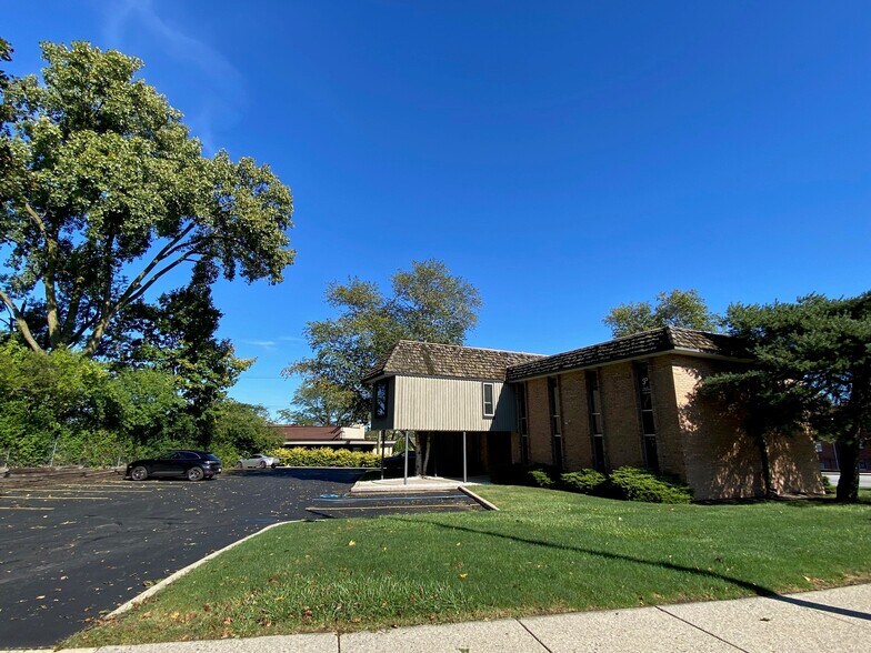 1817 W Stadium Blvd, Ann Arbor, MI à louer - Photo du bâtiment - Image 2 de 8