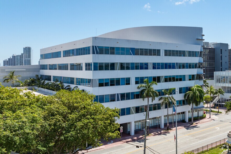 1691 Michigan Ave, Miami Beach, FL à louer - Photo du bâtiment - Image 3 de 22