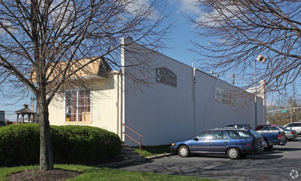 3010 E Joppa Rd, Baltimore, MD à louer - Photo du bâtiment - Image 2 de 2