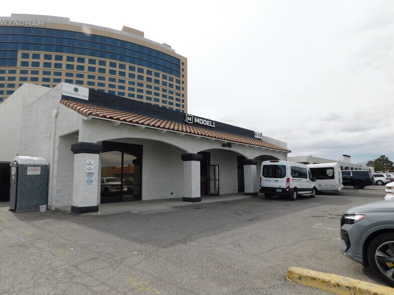 3640 S Highland Dr, Las Vegas, NV à louer - Photo du bâtiment - Image 2 de 5