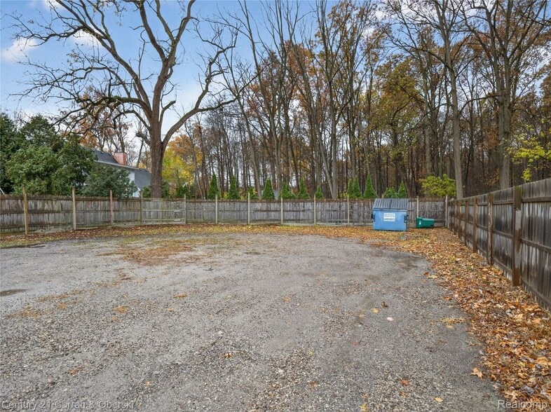 27996 Waltz Rd, New Boston, MI for sale - Building Photo - Image 3 of 15