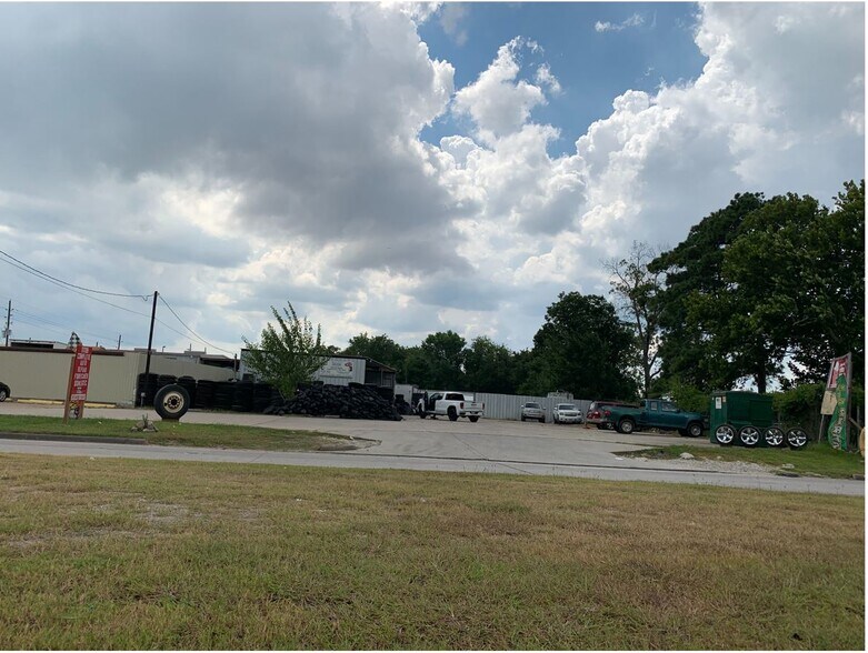 16007 Aldine Westfield Rd, Houston, TX à vendre - Photo du bâtiment - Image 3 de 4