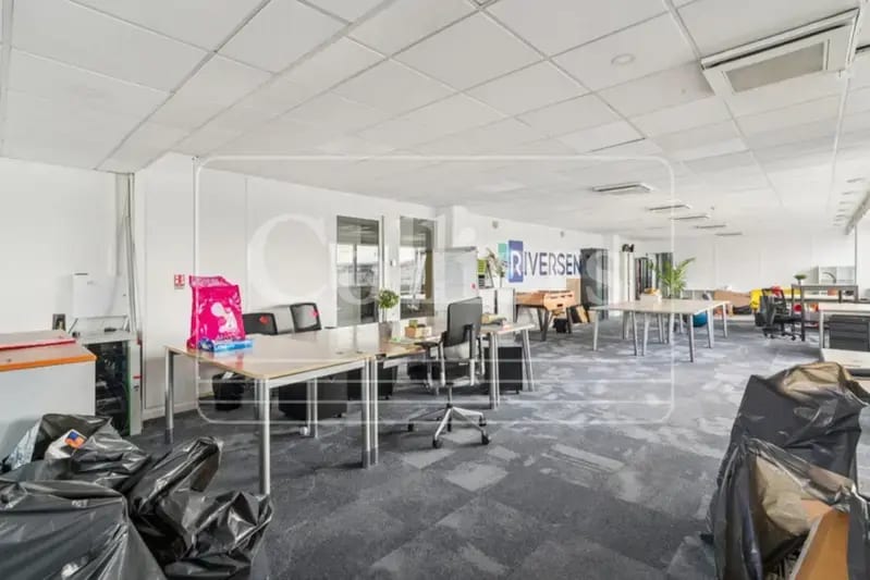 39 Rue Du Gouverneur Général Eboué, Issy-les-Moulineaux for lease Interior Photo- Image 1 of 6