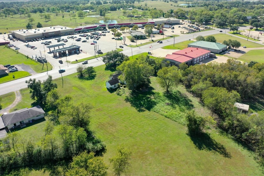 1623 & 1677 East Main Street Hwy, Madisonville, TX à vendre - Photo principale - Image 1 de 10