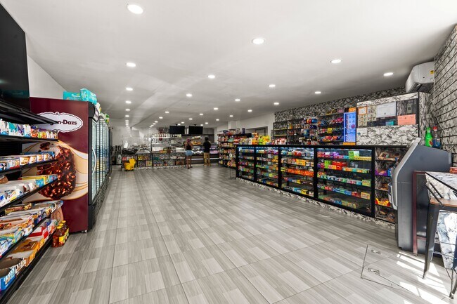 Plus de détails pour 40-44 Warren Street, Staten Island, NY - Commerce de détail à louer