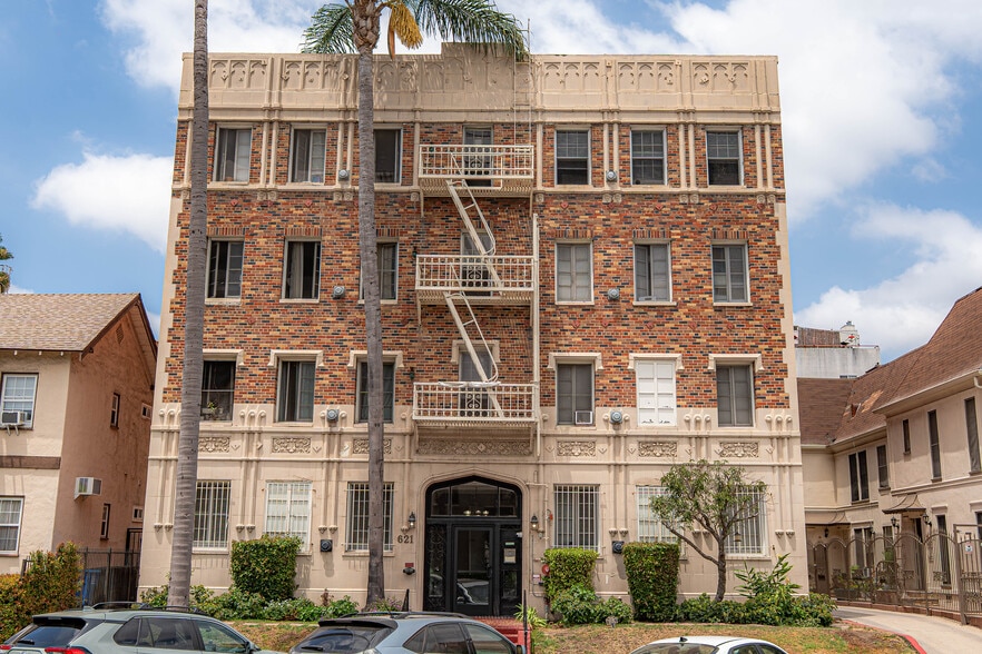 621 S Dunsmuir Ave, Los Angeles, CA for sale - Building Photo - Image 1 of 15