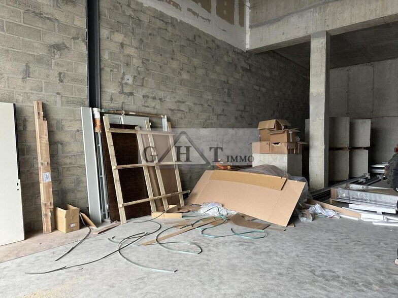 Industrial in Montfermeil for lease - Interior Photo - Image 1 of 4