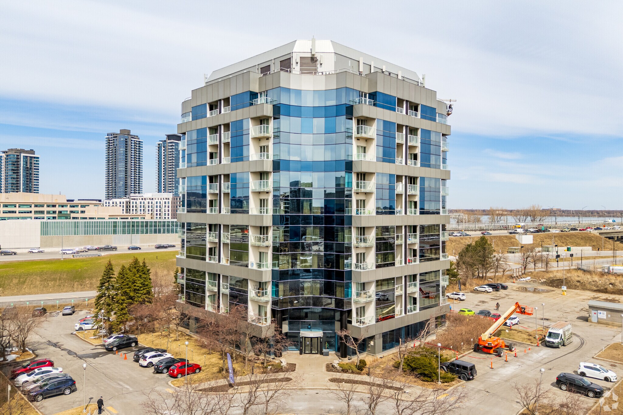 16 Pl Du Commerce, Montréal, QC à louer Photo principale- Image 1 de 3