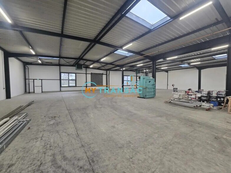 Flex in Ivry-sur-Seine for lease - Interior Photo - Image 1 of 7