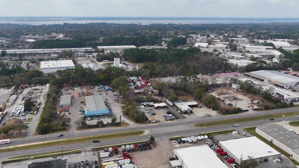 5310 Philips Hwy, Jacksonville, FL à vendre - Vidéo sur l’inscription commerciale - Image 2 de 13