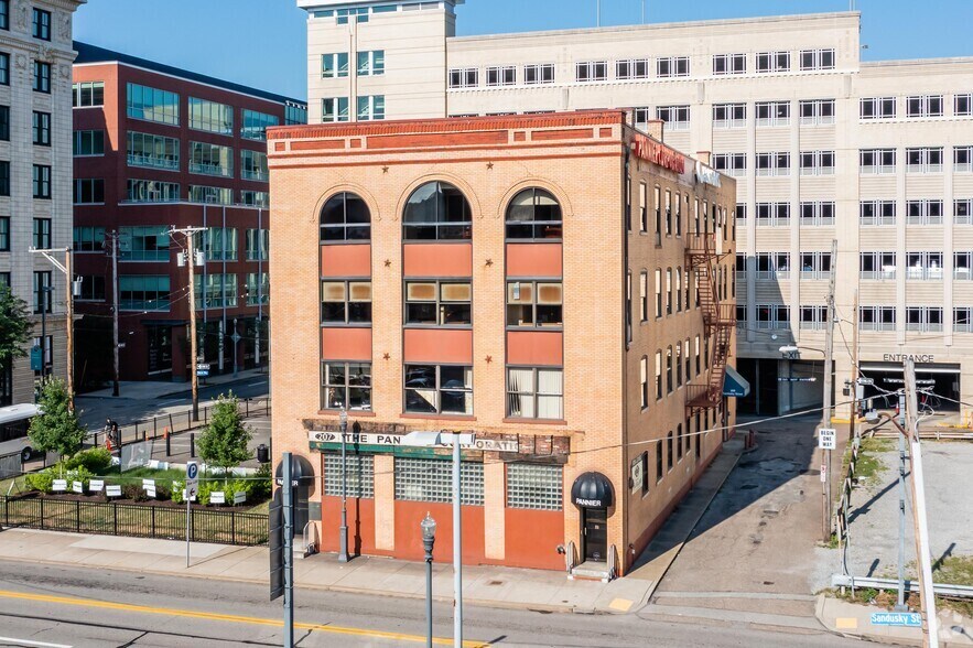 207-209 Sandusky St, Pittsburgh, PA à louer - Photo du bâtiment - Image 3 de 12