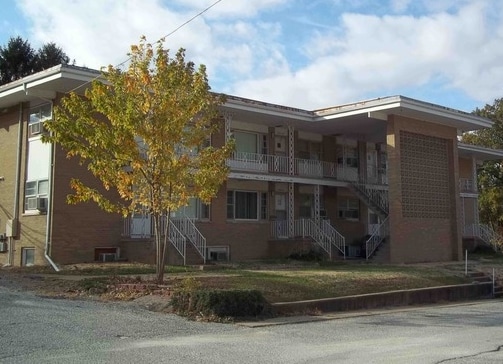 Macomb Multifamily Portfolio portfolio of 3 properties for sale on LoopNet.ca - Primary Photo - Image 3 of 3