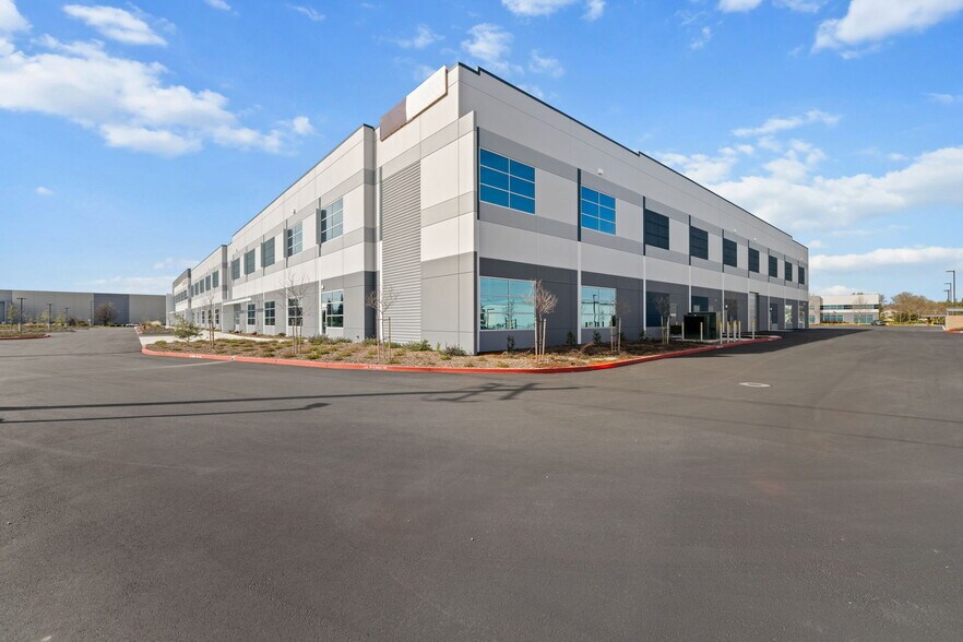 3808 Faraday Ave, Davis, CA à louer - Photo du bâtiment - Image 3 de 8