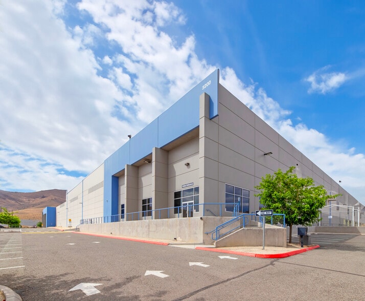 3200 USA Pky, Sparks, NV for lease - Building Photo - Image 2 of 21