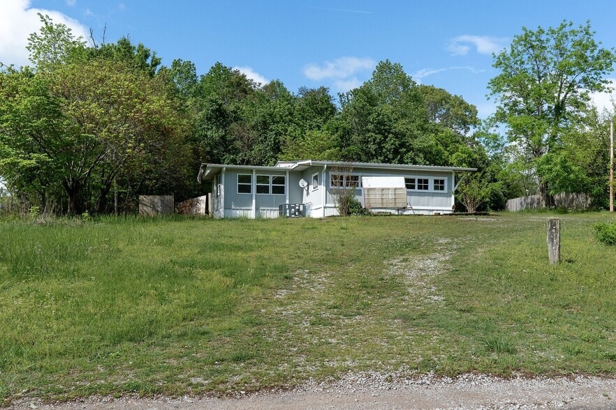 11716 McMinnville Hwy, Walling, TN à vendre - Photo principale - Image 1 de 16