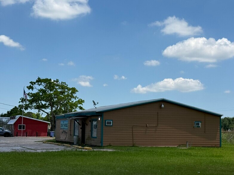 12605 Highway 6, Santa Fe, TX à vendre - Photo du bâtiment - Image 2 de 3