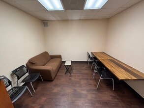 138 E Mistletoe Ave, San Antonio, TX for lease Building Photo- Image 2 of 2