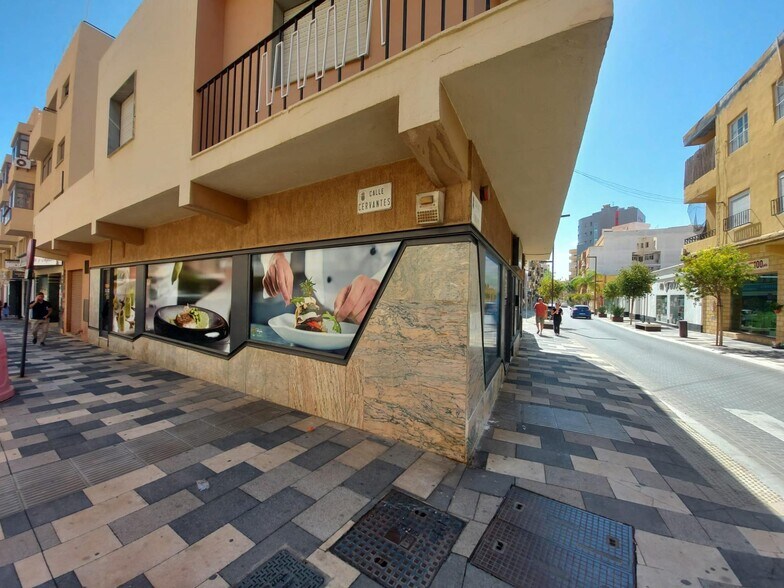 Commerce de détail dans El Ejido, Almería à louer - Photo du bâtiment - Image 2 de 11