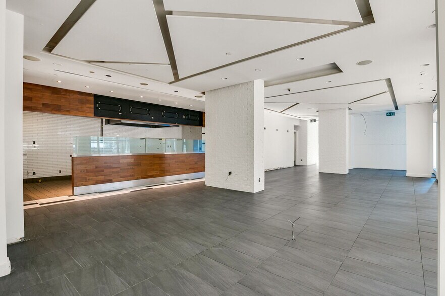 363 Bremner Blvd, Toronto, ON for lease - Building Photo - Image 3 of 7