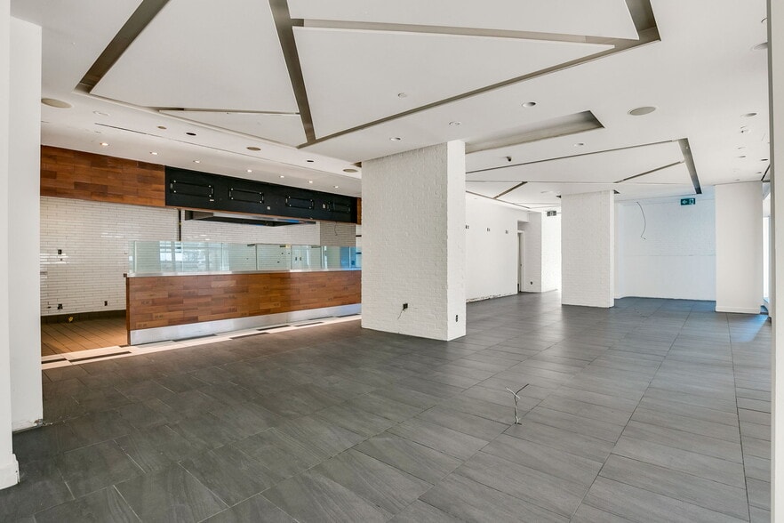 363 Bremner Blvd, Toronto, ON à louer - Photo du bâtiment - Image 3 de 7