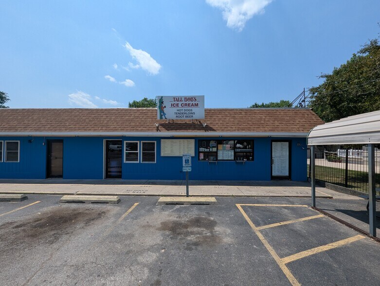 1221 S Laramie, Peoria, IL for sale - Building Photo - Image 2 of 36