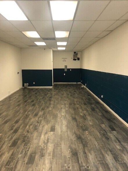 5956 E Los Angeles Ave, Simi Valley, CA à louer - Photo du bâtiment - Image 2 de 3