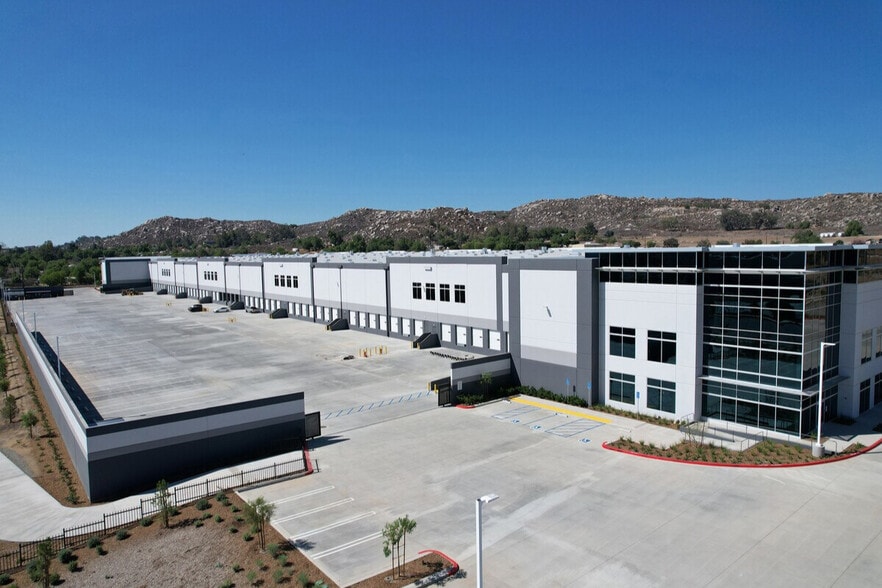 23784 Orange Ave, Perris, CA for lease - Building Photo - Image 1 of 4